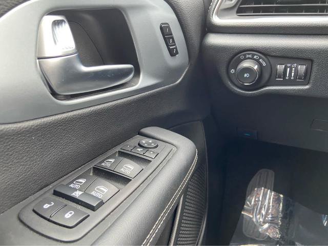 Used 2026 Chrysler Pacifica Limited FWD image 30