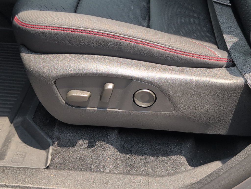 New 2026 Chevrolet Traverse RS w/ LPO, Floor Liner Package FWD image 14