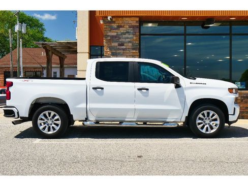 Used 2019 Chevrolet Silverado 1500 Custom w/ Custom Value Package AWD/4WD image 2