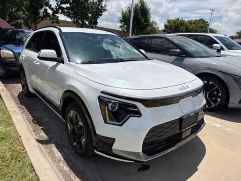 Certified 2023 Kia Niro Wind FWD image 3