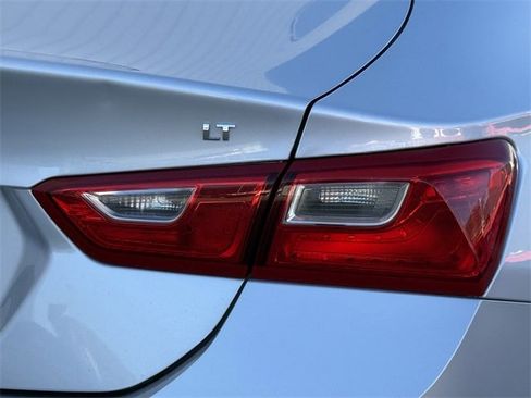 Used 2018 Chevrolet Malibu LT image 7