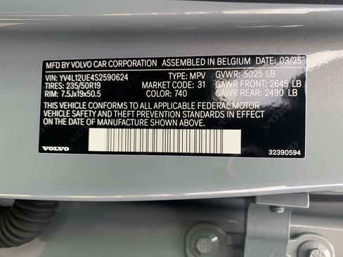 Used 2025 Volvo XC40 B5 Plus image 36