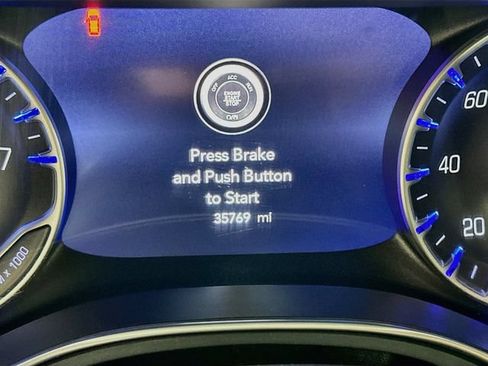 Used 2025 Chrysler Pacifica Limited FWD image 15