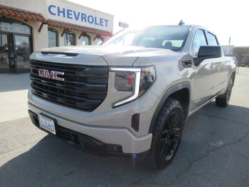 Used 2023 GMC Sierra 1500 Elevation image 1