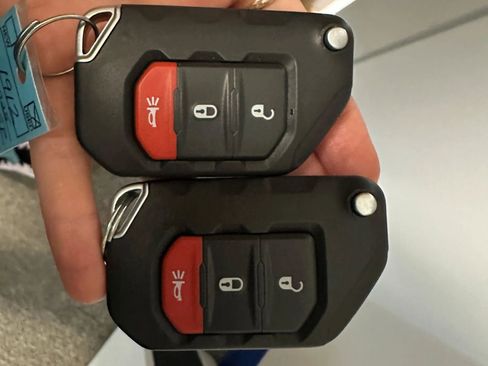 Used 2025 Jeep Wrangler Sport image 4