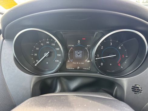 Used 2017 Jaguar F-PACE Premium image 22