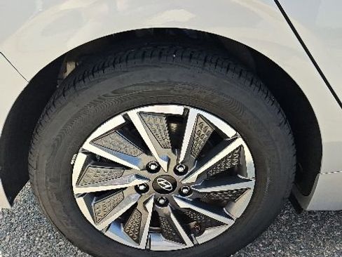 Used 2021 Hyundai Ioniq Limited FWD image 11