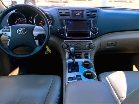 Used 2013 Toyota Highlander SE image 16
