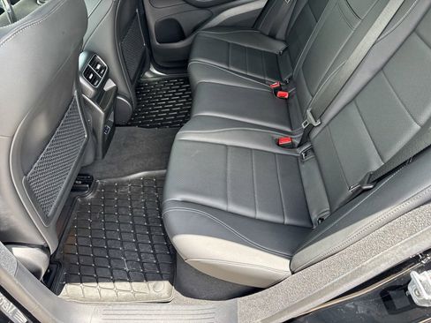 Used 2025 Mercedes-Benz GLE 450e 4MATIC w/ Driver Assistance Package image 28