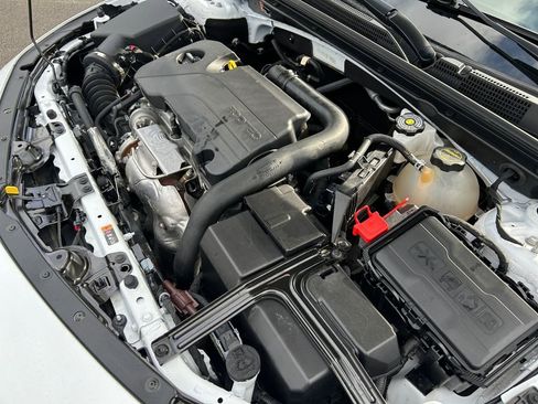 Used 2024 Chevrolet Malibu LT image 30