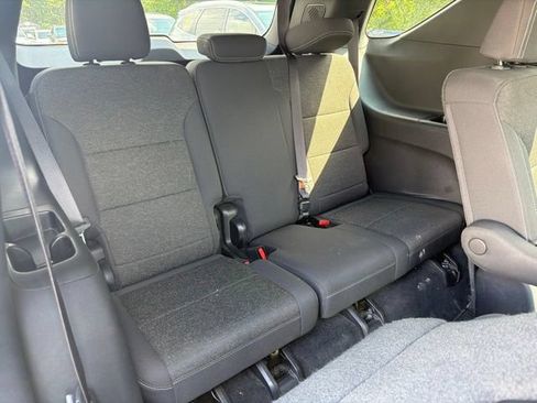 Used 2025 Chevrolet Traverse LT w/ Driver Confidence Package FWD image 19