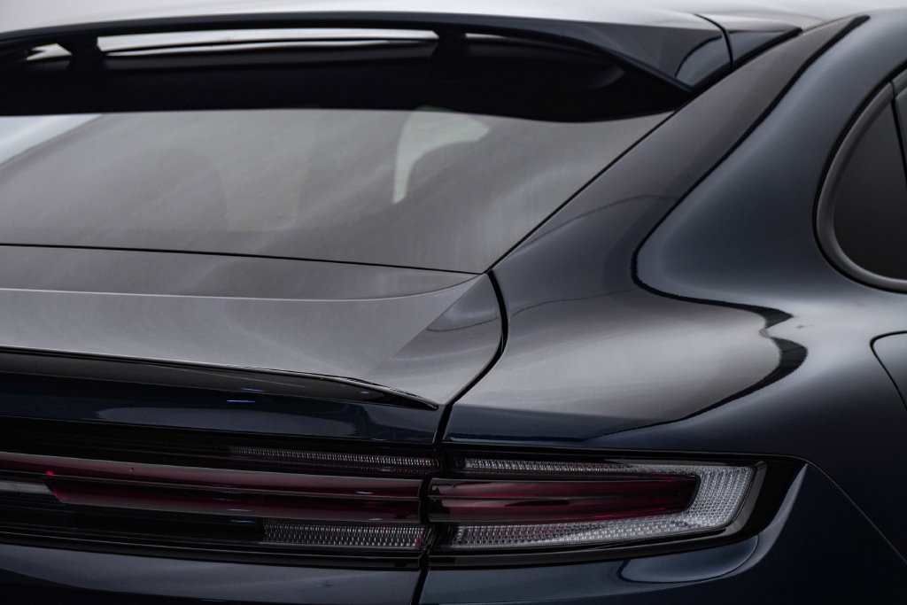 Certified 2026 Porsche Cayenne E-Hybrid Coupe AWD/4WD image 12