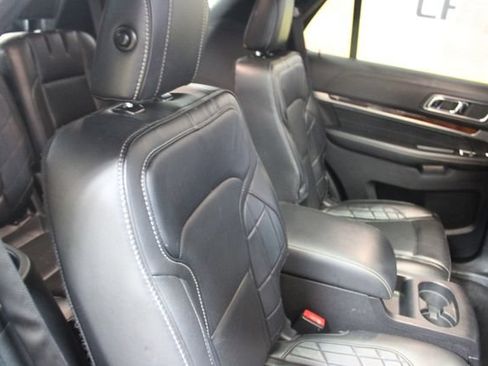 Used 2018 Ford Explorer Platinum AWD/4WD image 9
