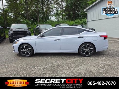 Used 2024 Nissan Altima 2.5 SR FWD image 8
