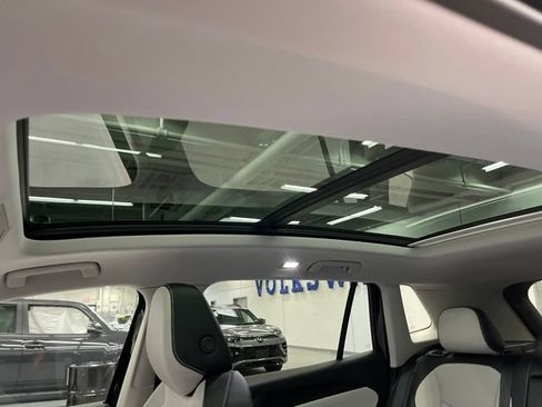 Used 2025 Volkswagen Tiguan SE w/ Panoramic Sunroof Package AWD/4WD image 25