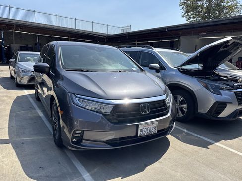 Used 2023 Honda Odyssey EX-L image 2