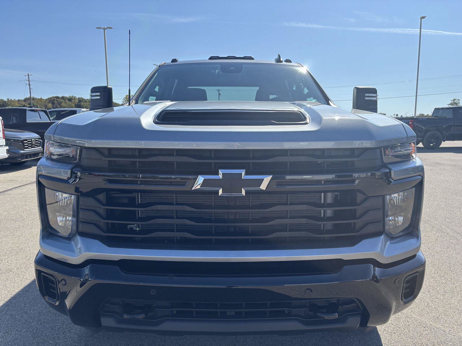 Used 2025 Chevrolet Silverado 2500 Custom w/ Custom Value Package AWD/4WD image 8