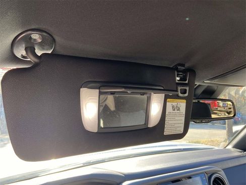 Used 2022 Toyota Tacoma TRD Sport image 26