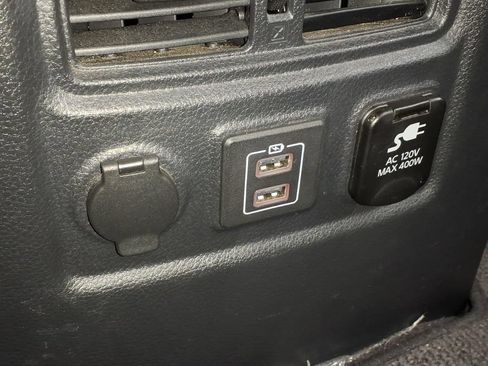 Used 2023 Nissan Titan SV w/ SV Convenience Package AWD/4WD image 17