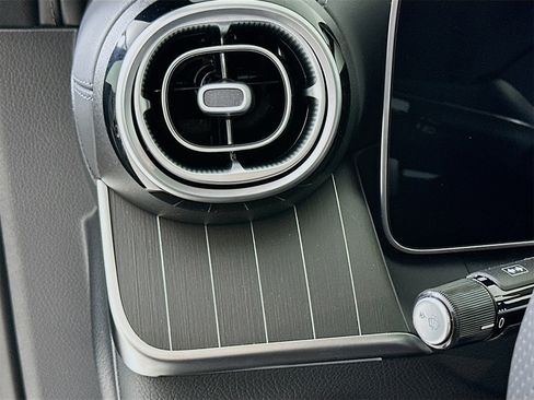 New 2026 Mercedes-Benz GLC 300 4MATIC image 11