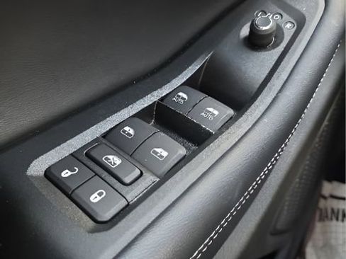 Used 2025 Jeep Grand Cherokee Altitude AWD/4WD image 21