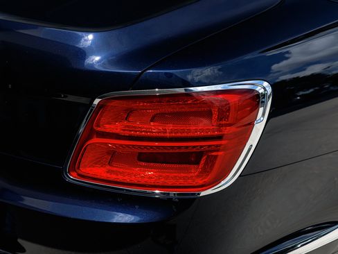 Certified 2024 Bentley Flying Spur V8 image 18