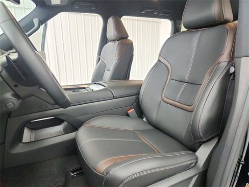 New 2026 Nissan Armada SL w/ Captain's Chari Seat Package image 19