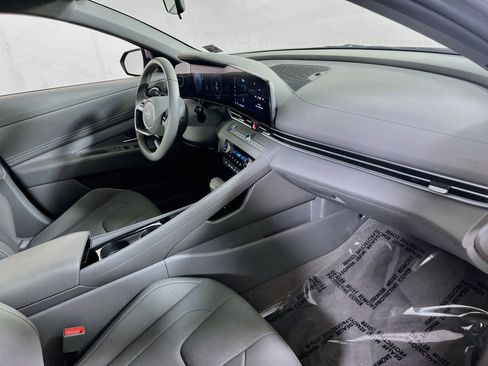 Used 2024 Hyundai Elantra SEL w/ Convenience Package FWD image 29