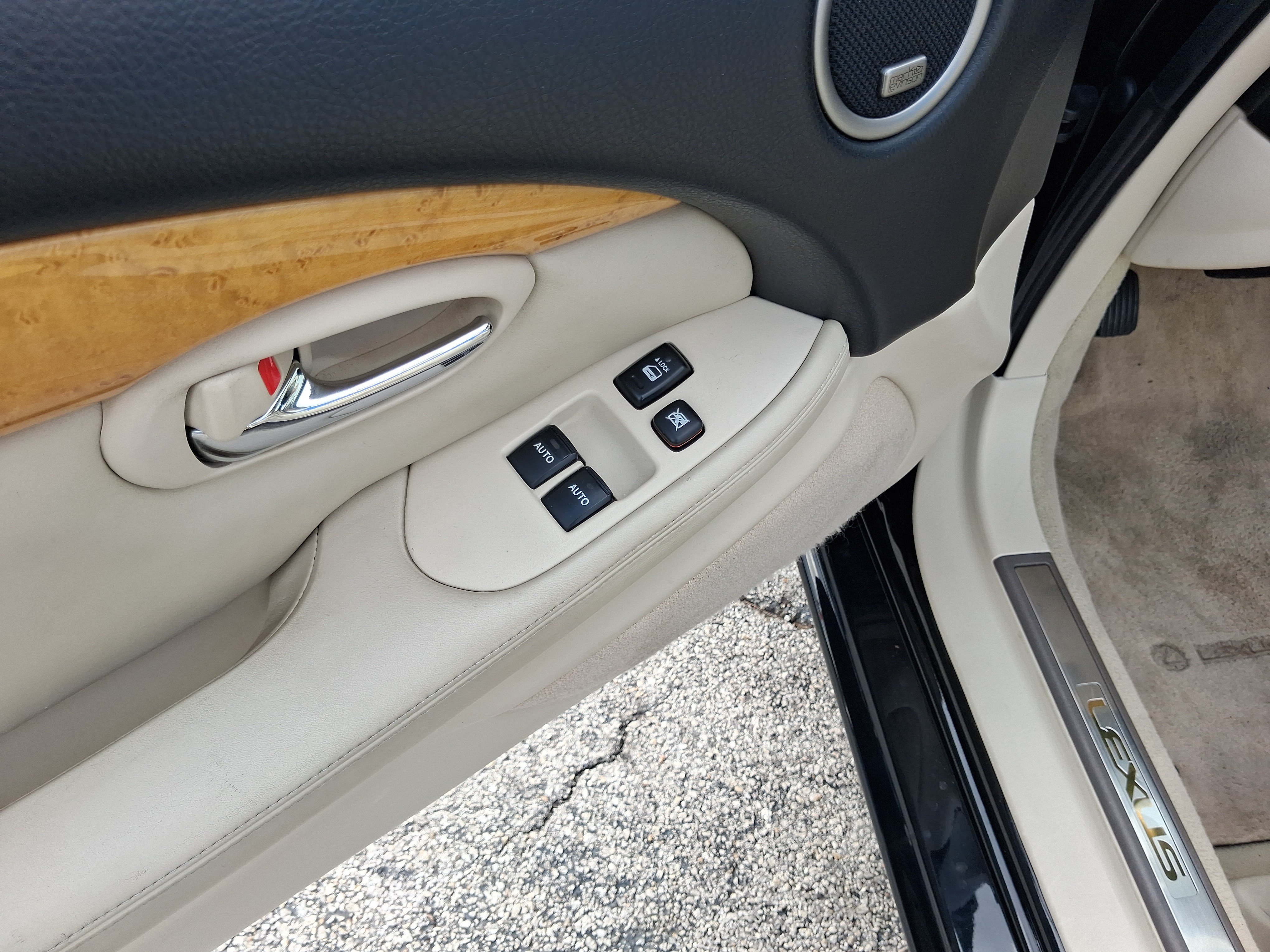 Used 2005 Lexus SC 430 Convertible RWD image 12