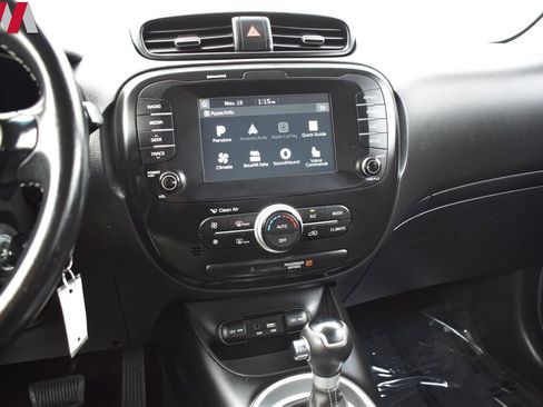 Used 2019 Kia Soul + image 17