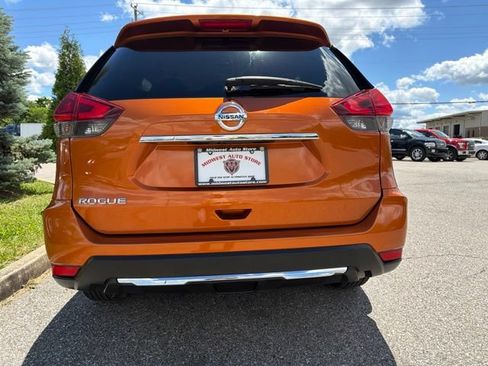 Used 2017 Nissan Rogue S w/ S Appearance Package FWD image 5