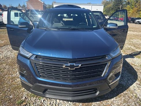 Used 2023 Chevrolet Traverse LT w/ Midnight/Sport Edition image 9