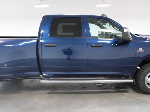 Used 2024 RAM 3500 Tradesman w/ Chrome Appearance Group AWD/4WD image 11