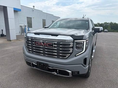 Used 2024 GMC Sierra 1500 Denali w/ Technology Package AWD/4WD image 4