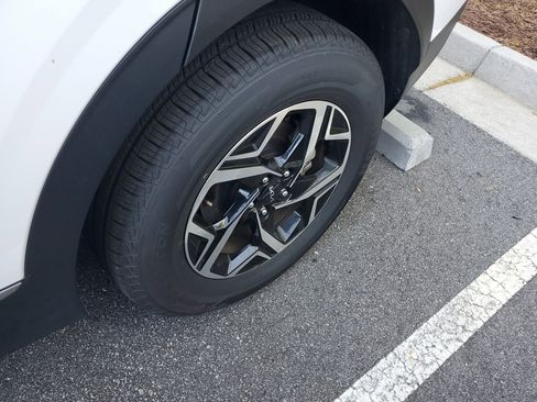 Used 2025 Kia Sportage LX image 7