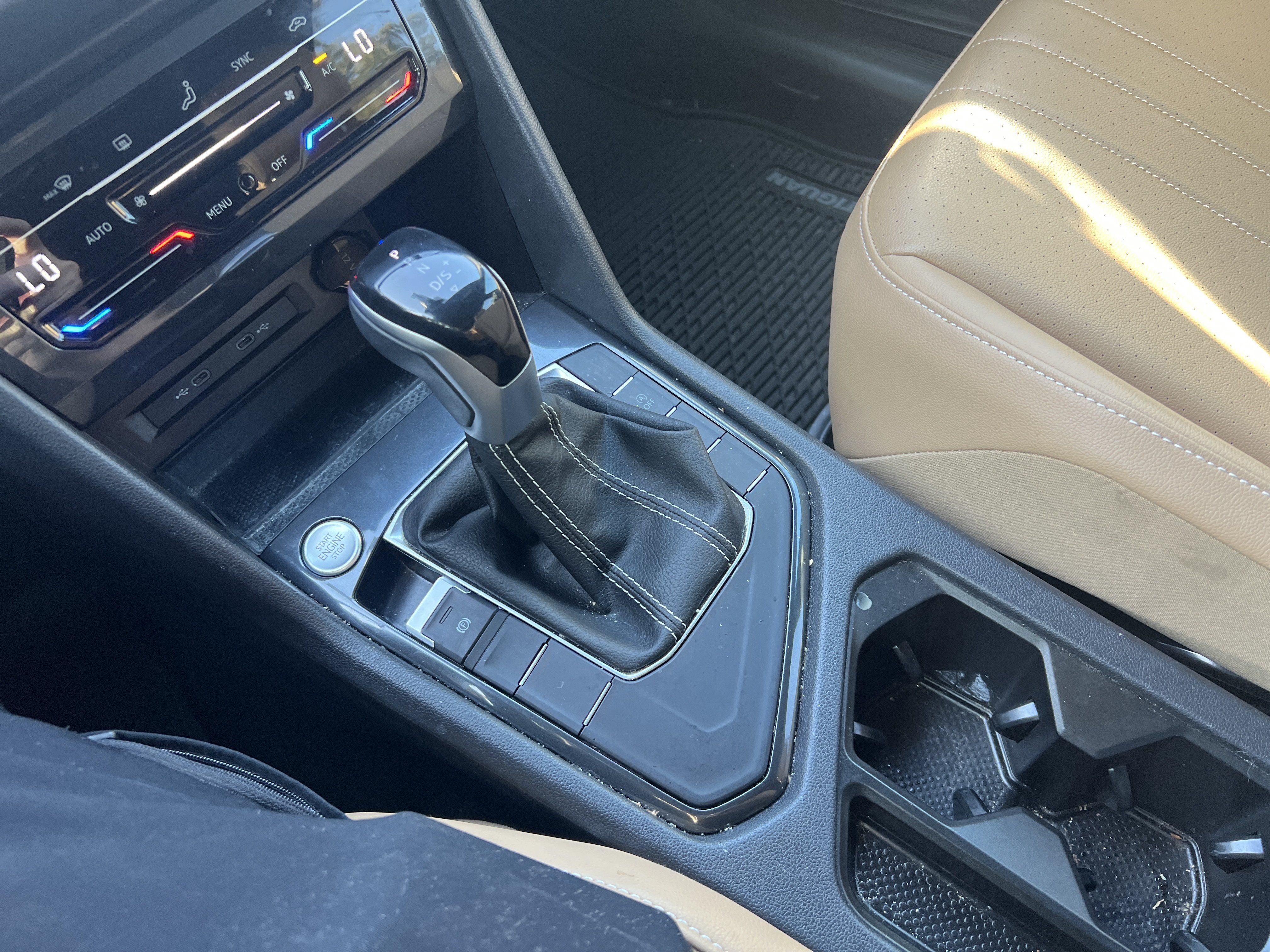 Used 2024 Volkswagen Tiguan SE w/ MDO Package, Three-Row FWD image 22