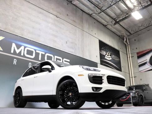 Used 2018 Porsche Cayenne Platinum Edition w/ Premium Package image 74