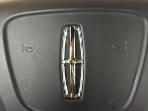 Used 2022 Lincoln Nautilus Reserve FWD image 5