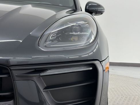 Used 2026 Porsche Macan AWD/4WD image 12