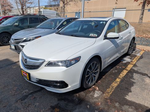 Used 2017 Acura TLX V6 SH-AWD w/ Technology Pkg image 3