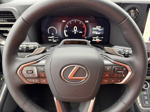 Used 2025 Lexus GX 550 image 13