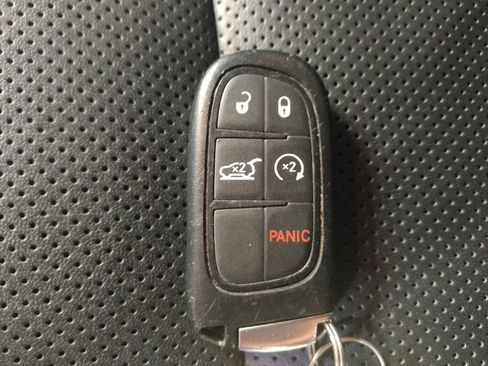 Used 2019 Jeep Cherokee Limited AWD/4WD image 32
