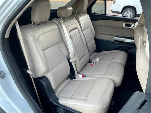 Used 2023 Ford Explorer Limited image 18