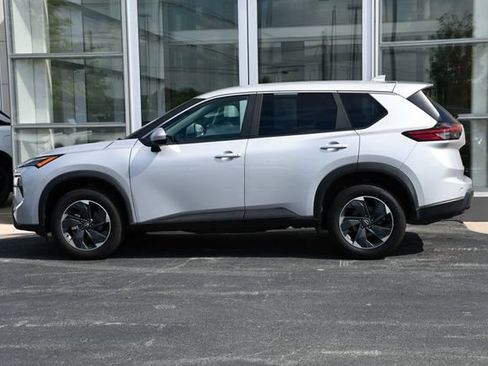 Used 2025 Nissan Rogue SV AWD/4WD image 10