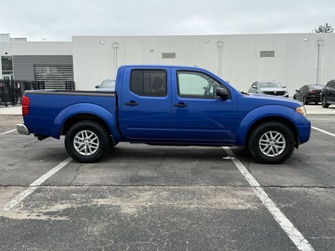 Used 2015 Nissan Frontier SV w/ SV Value Truck Package RWD image 5