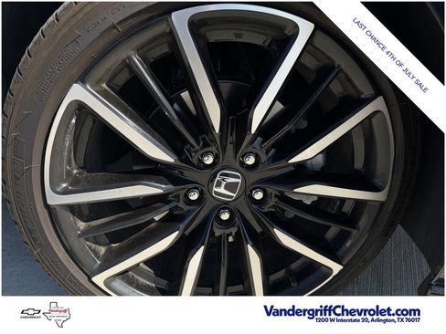 Used 2025 Honda Accord Touring image 9