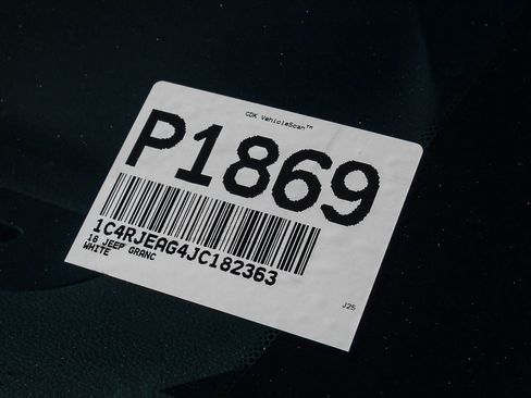 Used 2018 Jeep Grand Cherokee Laredo image 28