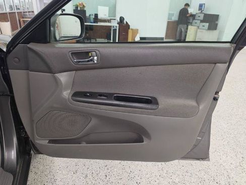 Used 2005 Toyota Camry FWD image 25