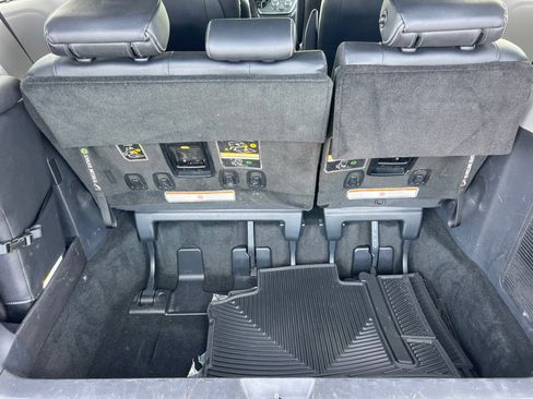 Used 2015 Toyota Sienna SE Premium image 22