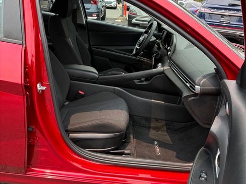 Used 2023 Hyundai Elantra SE FWD image 17